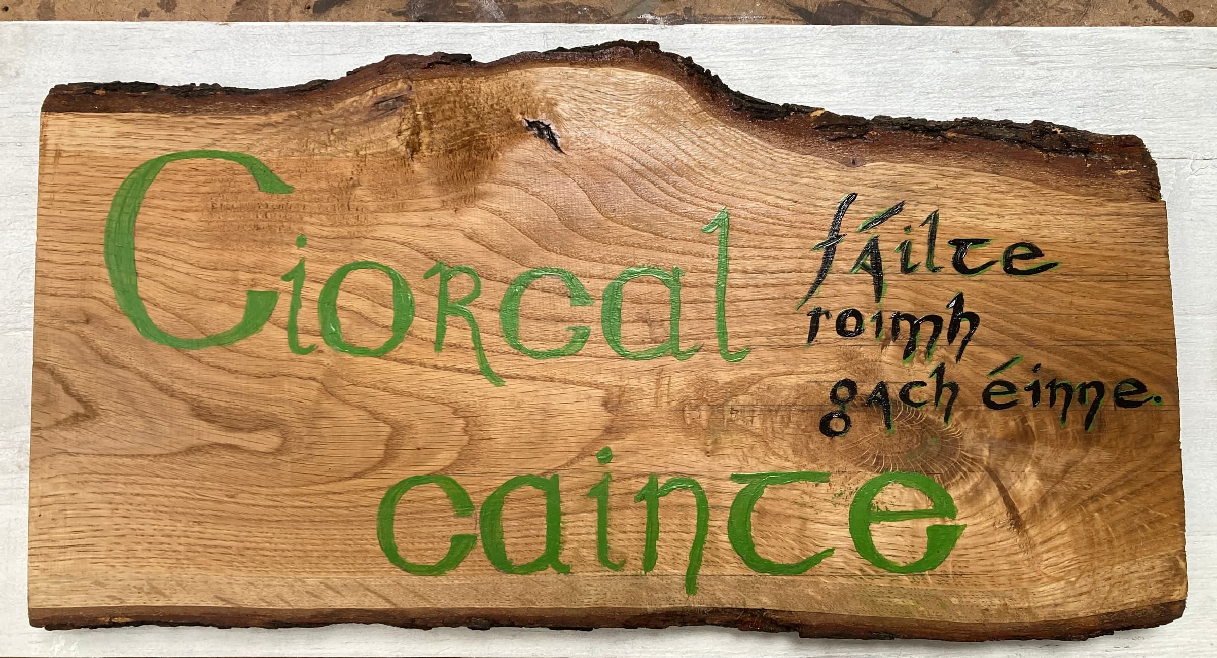 Hand-painted wooden sign reading ‘Ciorcal cainte’